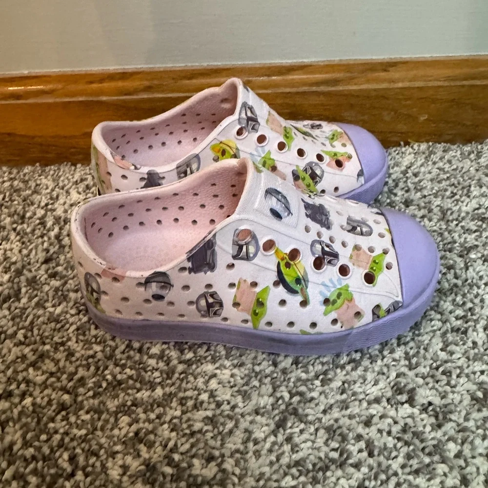 NATIVE X STAR WARS Girls Pink Purple Mandolorian Grogu Jeffersons Size C4